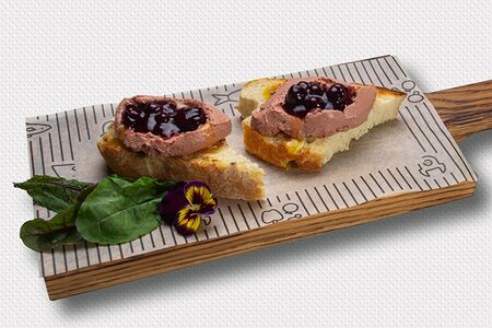 Паштет из куриной печени с компоте из смородины