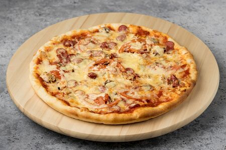Пицца Олигарх с охотничьими колбасками