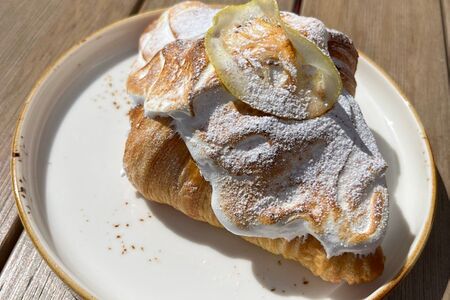 Круассан лимонный