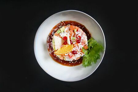 Тартар из лосося с авокадо и крабом