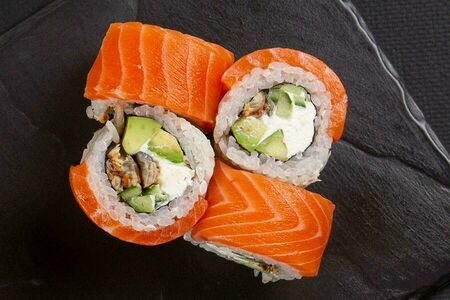 Ролл Филадельфия с угрем