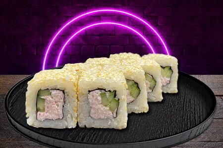 Ролл Калифорния в кунжуте