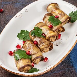 Рулетики из баклажанов с ореховой начинкой