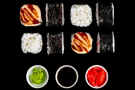 Запеченный мини-ролл с кальмаром