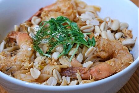 Пад Тай с рисовой лапшой и тигровыми креветками