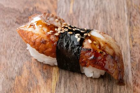 Суши с угрем