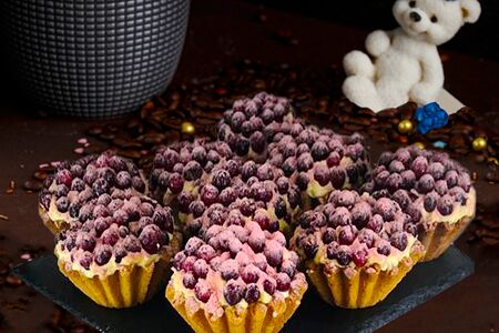 Песочные корзиночки с ягодами