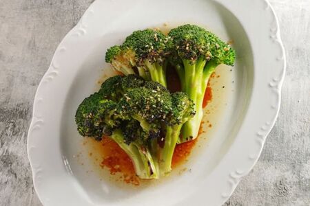 Брокколи гриль с кунжутом