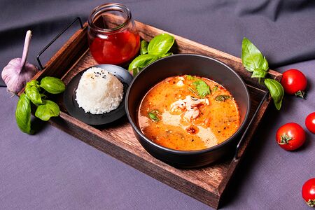 Том ям с морепродуктами