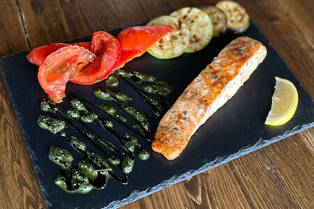 Семга с овощами гриль