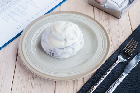 Улитка с корицей и сырной помадкой