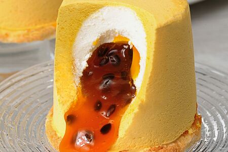 Пирожное манго-маракуйя