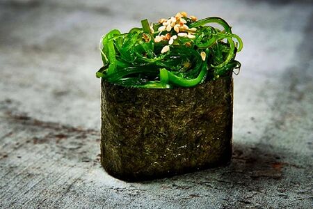 Суши с водорослями Чука