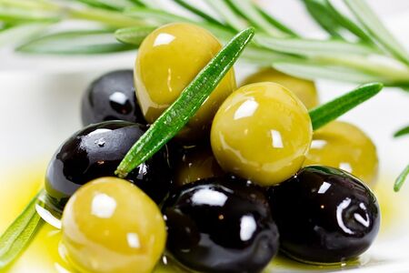 Маслины, оливки с косточками