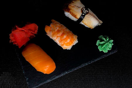 Суши с угрем