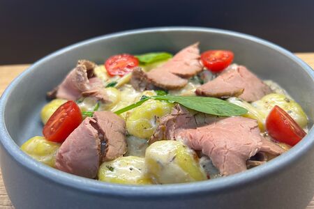 Ньокки с ростбифом