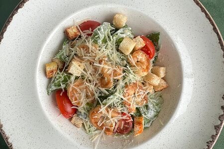 Салат Цезарь с креветками