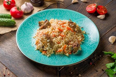 Плов с овощным салатом