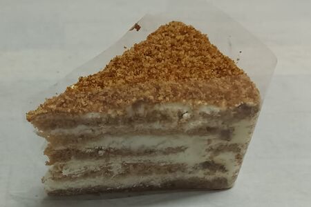 Пирожное Медовое со сметанным кремом