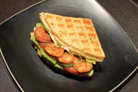 С креветкой на пшеничной вафле