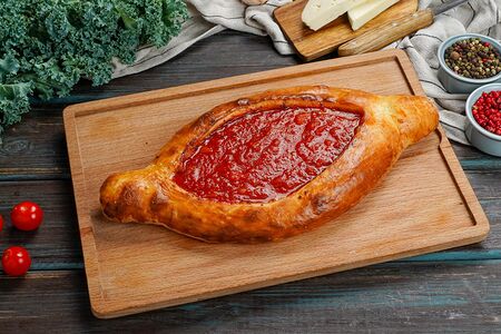 Хачапури по-аджарски с томатом