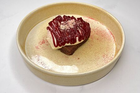 Шоколадный финансье с кремом из маскарпоне