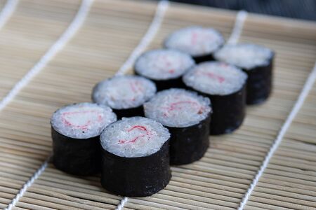 Маки с крабом