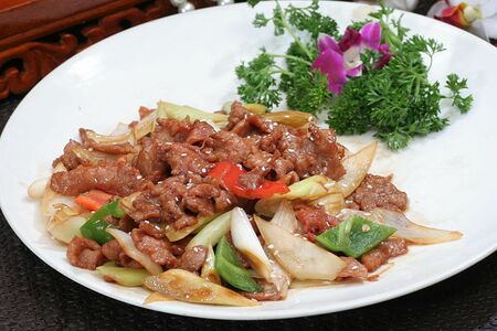 Говядина с овощами на в устричным соусе