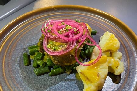 Томленые говяжьи щечки