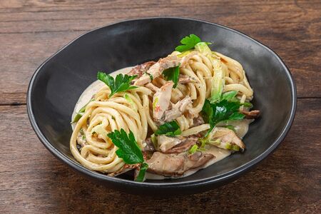 Лагман с индейкой и грибами в сливочном соусе