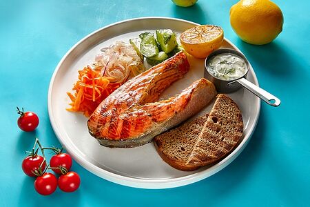 Дикий лосось стейк на гриле