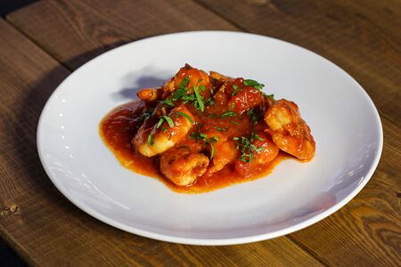 Креветки в томатном соусе