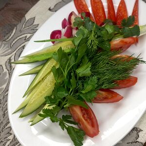 Свежие овощи и зелень