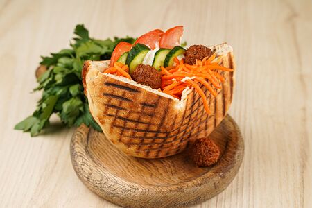 Шаверма овощная с фалафелем