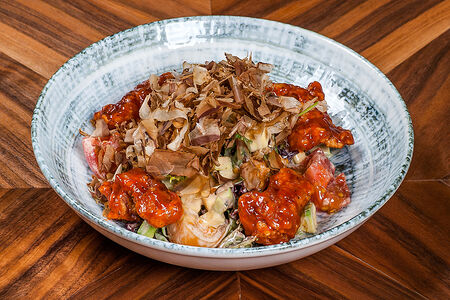 Салат с жареной индейкой и авокадо