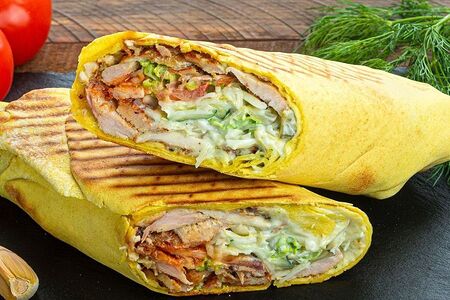 Шаурма в сырном лаваше