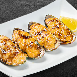 Мидии запеченные под сырным соусом 4 шт