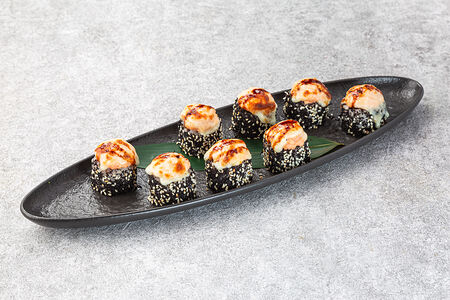 Запеченный ролл с лососем