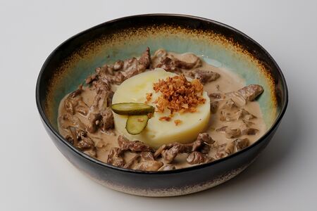 Бефстроганов с картофельным пюре 