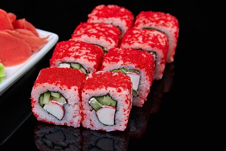 Ролл Калифорния с крабом