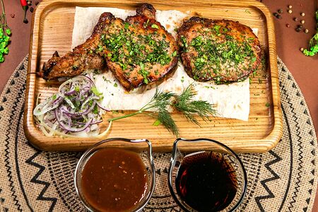 Свинина на кости