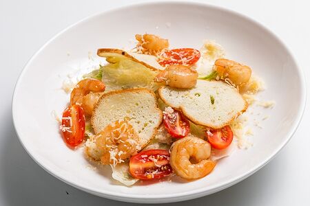 Салат Цезарь с креветками