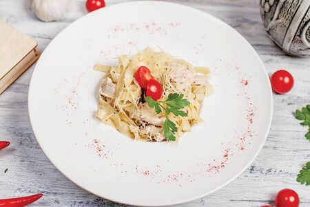 Фетучини с курицей и грибами