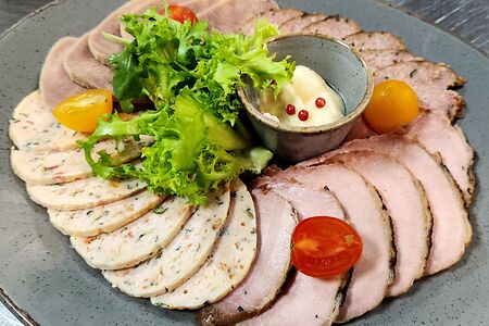 Мясные деликатесы