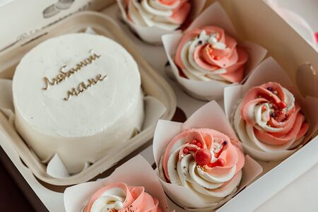 Набор Бенто-торт и капкейки маме (любая надпись на торте)