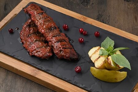 Говядина в кизиловом соусе