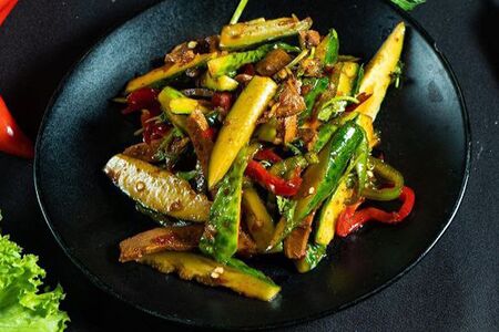 Сочный огурец с говядиной