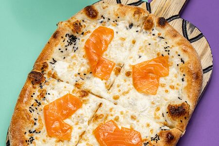 Пинца с лососем