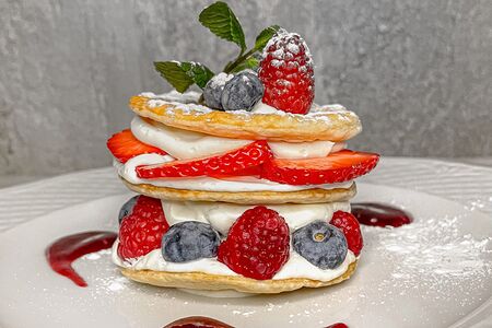 Мильфей с ягодами