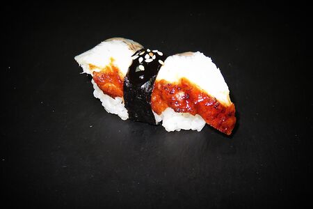 Суши с угрем унаги